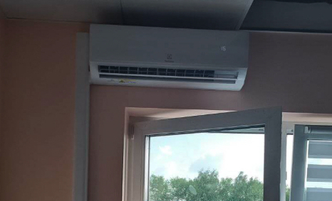 Установка кондиционера в коттедже в Братске